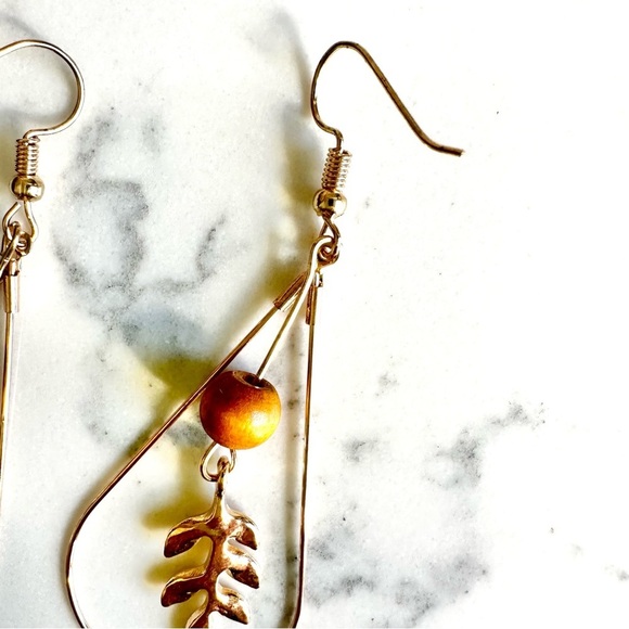 2/$30🌵 Gold Tone Teardrop Water Droplet Wood Bead Leaf Charm Earrings Boho NEW - Picture 4 of 7